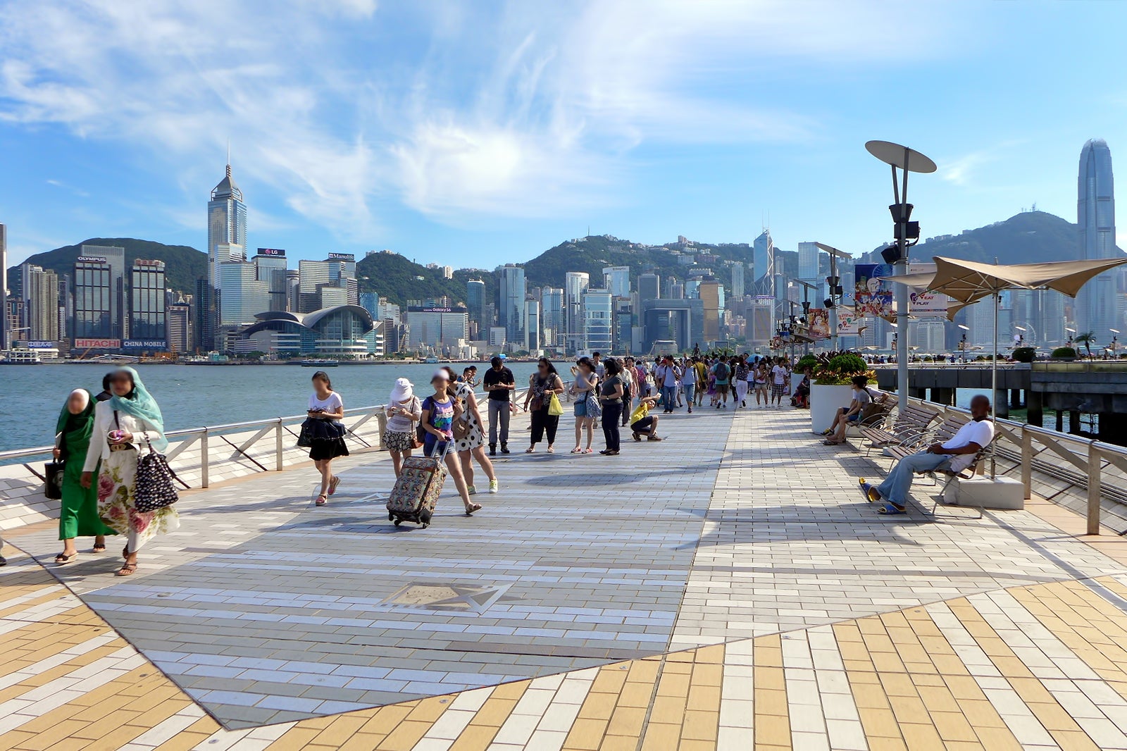 Hongkong Dengan Ikonik Gedung Pencakar Langit Terbanyak di Dunia, Sudah Pasti Dong di List Sobat Bukan? Ini Rekomendasi Tempat Wisata yang Wajib Sobat Kunjungi!
