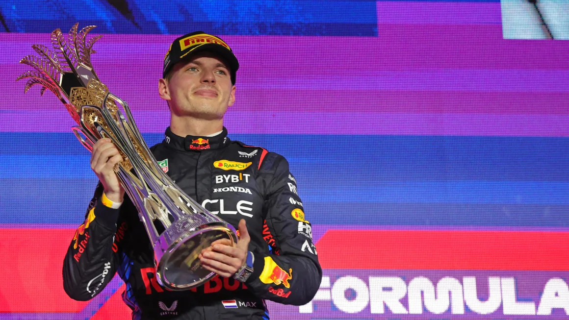 Kemenangan di GP Arab Saudi Max Verstappen  meraih finis tiga besar ke-100