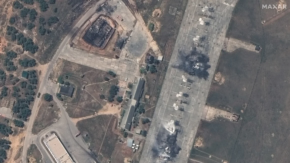 Gambar satelit eksklusif menunjukkan jet Rusia hancur