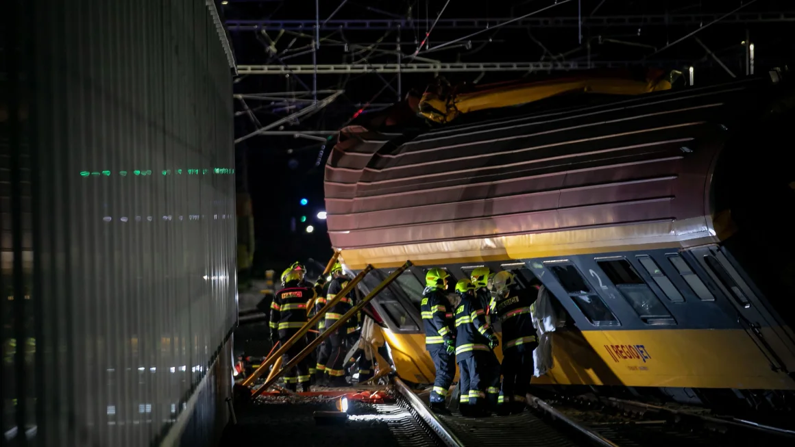 Tabrakan kereta api menewaskan sedikitnya empat orang di Republik Ceko