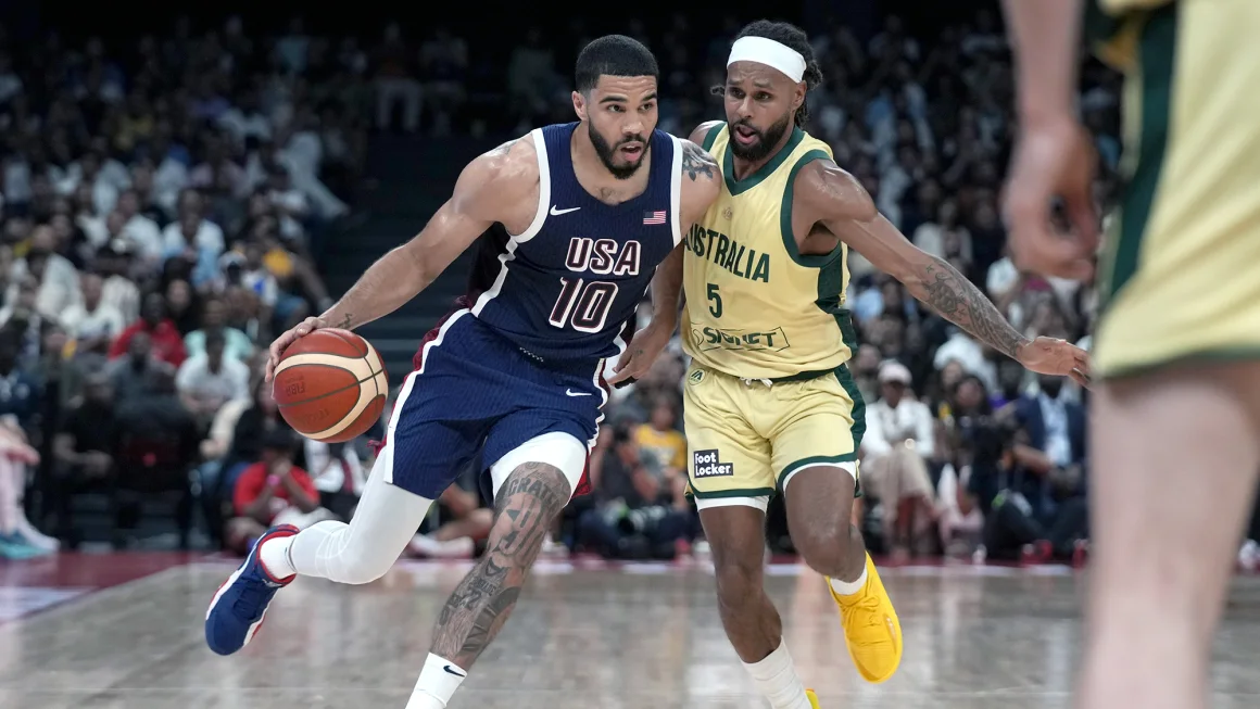 Tim Nasional Bola Basket Putra AS selamat dari perlawanan Australia dalam kontes pemanasan Olimpiade