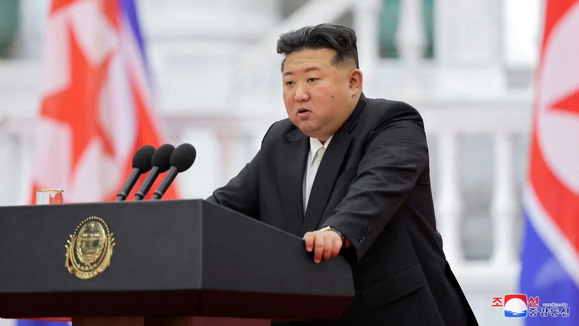 Kim Jong Un dari Korea Utara mengatakan negaranya akan meningkatkan jumlah senjata nuklirnya