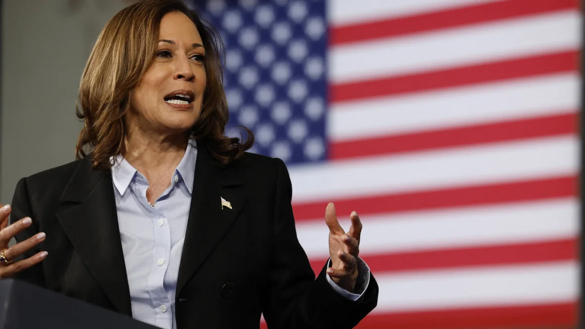 Pensiunan pemimpin militer membela Harris sambil menyalahkan Trump